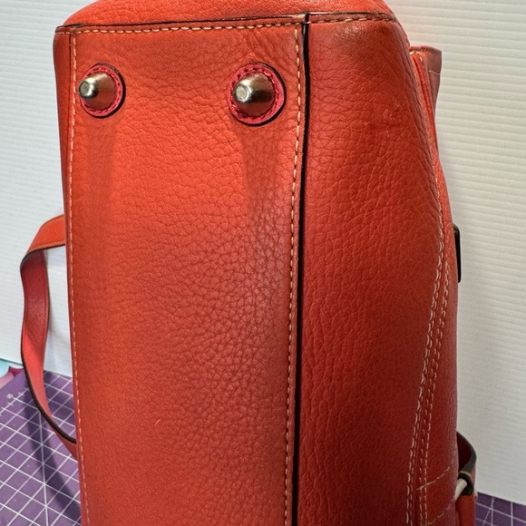 Coach Hampton in coral pebbled leather - Picture 7 of 11